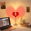 Lampe de table à projection en forme de cœur alimentée par USB, rotative à 360 degrés, lampe de chevet décorative, lampe de bureau LED, veilleuse pour chambre à coucher, hôtel, cadeaux, bar
