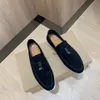 Zapatos de oficina de diseñador de lujo para hombre y mujer, mocasines de gamuza, planos de cuero informales, zapato deslizante con cierre de metal para caminar en verano