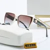 2024 Fashion Designer Okulary przeciwsłoneczne dla mężczyzn Kobiety Klasyczne nastawienie Metal Square Frame popularna retro awantgarde Outdoor UV 400 Ochrona przeciwsłoneczne