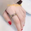 Diseñador para mujeres Versión coreana Anillo de acero de titanio moderno y de moda para hombres y mujeres en el Día de San Valentín Anillo de pareja Tres anillos de tres colores