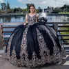 Svart glänsande V-ringning Princess Applicques spetspärlor quinceanera klänning för sveptåg från axelblommor korsett vestidos de 15