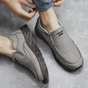 Scarpe casual da uomo mocassini leggeri slip on per comode passeggiate di lusso scarpe da ginnastica da trekking all'aperto maschili calzature da guida 2024