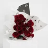 Papiers d'emballage de fleurs de trèfle à quatre feuilles de luxe un paquet de dix papier kraft simple noir et blanc magasin de fleurs matériel d'emballage floral papier d'emballage de fleurs