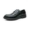 Casual Shoes italiensk lyxläder för män Loafers snör upp brittisk stil randiga mjuka mockasiner ankomst