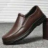 Casual skor exklusiva pappa män äkta läder loafers man bekväm ko brittisk daglig klänning slip-on moccasins