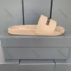 Designer Sandal tofflor gummi män kvinnor glider ensam tofflor flip flop kvinnor män platt heelslippers strand glid lyxiga casual sko loafer skjutreglage storlek 35-46