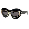 2024 Lunettes de soleil steampunk rétro Femmes Fashion Brand Designer Frames épais verres de soleil UV400 Shades