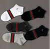 Designer Socks Mens Socks Autumn and Winter Graffiti Letters Street Art Pure Color Cotton Toeke Toekjes Sokken Sokken Mens Dames Luxe Sokken Hoge kwaliteit FGJGKDS