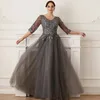 Nouveau designer gris a-ligne mère de la robe de mariée 2024 col en V demi-manches dentelle appliques robes d'invité robes de soirée de mariage robe de soirée