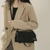 Acquista Economici 2024 Autunno Nuova Moda Pelle Scamosciata Popolare Casual Semplice Alta Qualità Lettera Singola Spalla Crossbody Ascellare Borsa da Donna Tendenza &#10004 spedizione gratuita &#10004 resi gratuiti su prodotti idonei