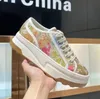 Designer lyxiga kvinnor casual skor hög toppbokstäver högkvalitativ sneaker ebenholts duk tennis tyg trimmer tjocksulad sko