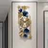 壁の時計時計金属製の花のデザインリビングルームポーチのためのハンギングクラフト