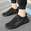 Swobodne buty mężczyźni puste miękkie koronkowe leniwe lekkie oddychające trampki siatkowe Tenis Masculino zapatillas hombre