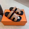 Chypre sandaler kvinnor designer glider chypree tofflor päls shearling läder canvas glida fuzzy plysch toffel röd lyx kvinnor sommar vinter sandal skor