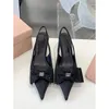 Geklede schoenen hoge hak meisje zomer ondiepe mond puntige 2024 Fairy Bow roze temperament sandalen