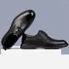 أحذية غير رسمية 2024 رجال الجودة الجلدية العمل الجلدية الدانتيل أزياء أسود ناعم رجل غير انزلاق فستان للرجال الرجال