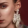 Marque célèbre de fleur de perle irrégulière naturelle exagérée Big Boucles d'oreilles pour les femmes de la piste de créateurs de bijoux de luxe de qualité supérieure