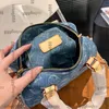 Damenblau Denim ältere Blumenkissenbeutel mit Schloss Obergrenze Totes Gold Metallkettenkreuzkette Schulterhandtaschen große Kapazität Outdoor Sacoche Geldbörse 20x14 cm