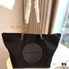 يقيس سلسلة NYLON المصممة الجديدة من مصمم الأزياء 31 × 28 سم نايلون Canvas Crossbody