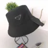 Sun Caps Designer Le Bob Hats for Men Femmes Wide Brim Sun empêcher Gorras Outdoor Beach Canvas Bucket Hat Designer Accessoires HJ027 Sport