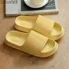 Slippers 2023 Bath Mens Thick Bottom Platform Slides Non Slip Trend Designer Shoes Women le Flip Flops Couples Sandals01JT37 H240322