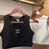 Stickerei Tank Top Sommer Kurzer schlanker Nabel exponiertes Outfit Elastic Sports Stricktanks Lässige ärmellose Rückenless Hemden Luxusdesigner Feste Farbweste