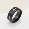 Klusterringar 8mm svart rostfritt stål breda kvinnor med strass män hiphop rock ring design unisex smycken för presentparty wc032