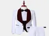 Style Diomsmen White and Burgundy Groom Tuxedos Szal Lapel Men Suits Wedding Blazers1049443