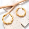 Hoepel oorbellen eenvoudig ontwerp gouden kleur gedraaide cirkel voor vrouwen persoonlijkheid elegante jonge meisjes ronde feestsieraden