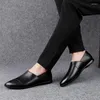 Sapatos casuais 2024 tendência formal masculino marca de luxo retro andando vestido de casamento social escola couro masculino derby oxford