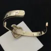 2024 Vergulde Brief Bangle Designer Armbanden Merk Letter Armbanden voor Vrouwen Mannen Hoge Textuur Koper Alledaagse Accessoires Feest Bruiloft Designer Sieraden Geschenken