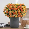 Dekorative Blumen UV-resistente künstliche Blume Realistischer Rosenzweig mit Stamm 10 Kopf-Faux-Dekoration für Home Wedding a