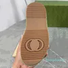 2024 Yaz Yeni Platform Tasarımcı Ayakkabıları Kadın Moda Deri Kauçuk Slayt Slayt Plajı Sandal Boyutu 35-42