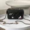 Topluxe draagtas Designertas Dames make-uptas Diamanten holle stijl retro handtas Met ingebouwde spiegel Retro kettingontwerpstijl is modieus en voortreffelijk