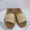 2024 Nieuwe designer slippers Woody Flat Mule De Maisons O-signatuur siert de binnenzool en maakt deze flat tot een zomerse Essentia damespantoffels