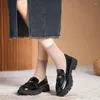 Chaussures de robe Casual Fashion Round Toe Plate-forme Mocassins Gold Coin Décoration Chunky Talons Solides Femmes Cross-Tied Lace Up Zapatos Mujer