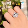 Wedding Rings Pera Exquisite Leaf Sparkling White CZ Stone Silver Color Bands Resizable For Women Engagement Jewelry Gift R016