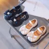 La survie élève le style de votre petit avec des chaussures de princesse britannique rétro-inspirées avec un design d'amour à bowknot et un non-fossé