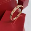 Braccialetti per coppie in oro Designer Bracciale gioielli di lusso con diamanti Bracciale da donna Bracciale in acciaio al titanio placcato oro 18 carati per donna Braccialetti da uomo Braccialetti classici in argento Regalo