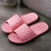Slippers 2023 Bath Mens Thick Bottom Platform Slides Non Slip Trend Designer Shoes Women le Flip Flops Couples Sandals010TQK H240322