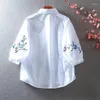 Blouses Femmes Chemise brodée blanche Femmes Blouse Pure Cotton Top pour l'été Pull en vrac Casual littéraire Lanterne manches Femme