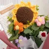 Decoratieve bloemen afgewerkt met geleidelijke rozenbundelsimulatie Onsterfelijk bloemboeket Handgeweven bloemen