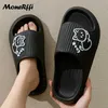 Tofflor 2024 Summer Women Beach Slide Cartoon Cat Flip Flops Mens Tjock Sole inomhus badrum antislidskor par sandaler H240322