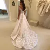 Vintage Off Shoulder Retro Lace Wedding Jurken Nieuwe Appliques Sweep Train Bridal Jurk Backless Bride Vestido de Novia