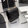 CC Bags Luxusmarke Cross Body Französische Frauen Mini Retro Fanny Pack Umhängetasche Emblem Matelasse Metallbuchstaben Klassische Klappe Schulter W Tcua