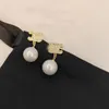 Orecchini di designer di spedizioni gratuiti per le orecchini di diamanti classici di lusso di lussuoso donna, orecchini di moda con borchie ad alto tasto