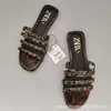 Goedkope winkel 90% korting groothandel sexy dames bodem 2024 transparante band slippers nieuwe zomer uitloper platte z sandalen luie familie strandschoenen