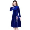 Casual Dresses Velvet Dress Midi Elegant blommig broderad a-line varm snygg för prom eller kvällsfester