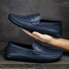 Sapatos casuais masculinos de couro genuíno deslizamento em mocassins masculinos marca vaca macia calçados masculinos condução negócios apartamentos