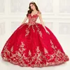 Блестящие красные платья Quinceanera Бальное платье с открытыми плечами Золотые аппликации Кружевные бусы Tull Sweet 16 Платья 15 Anos Мексиканские